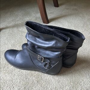 LOWER EAST SIDE Black Ankle Boots with Polished Finish